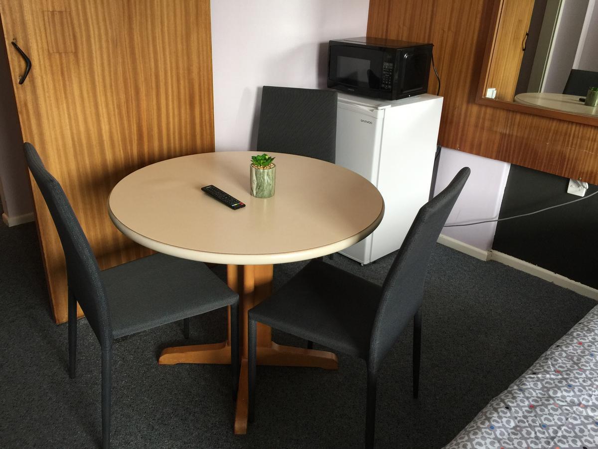 נלסון Mid City Motor Lodge מראה חיצוני תמונה